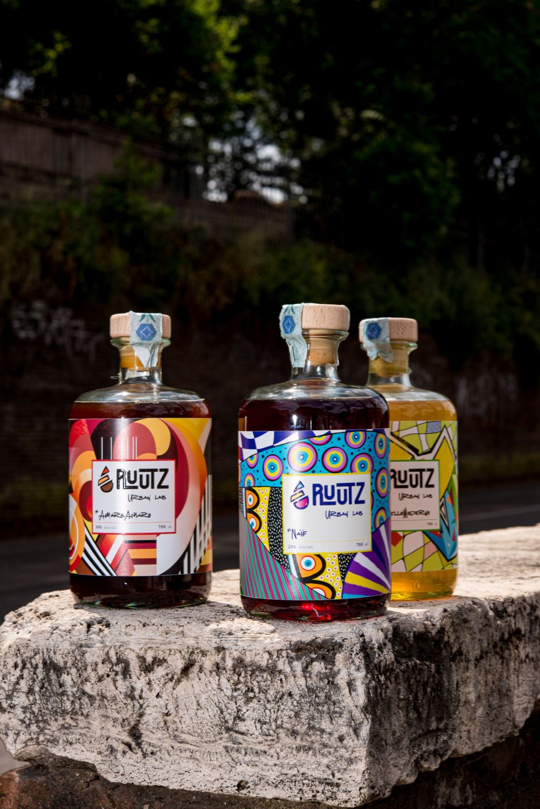 Amaro Amaro, Naïf e Limoncello Moderno su un blocco di pietra